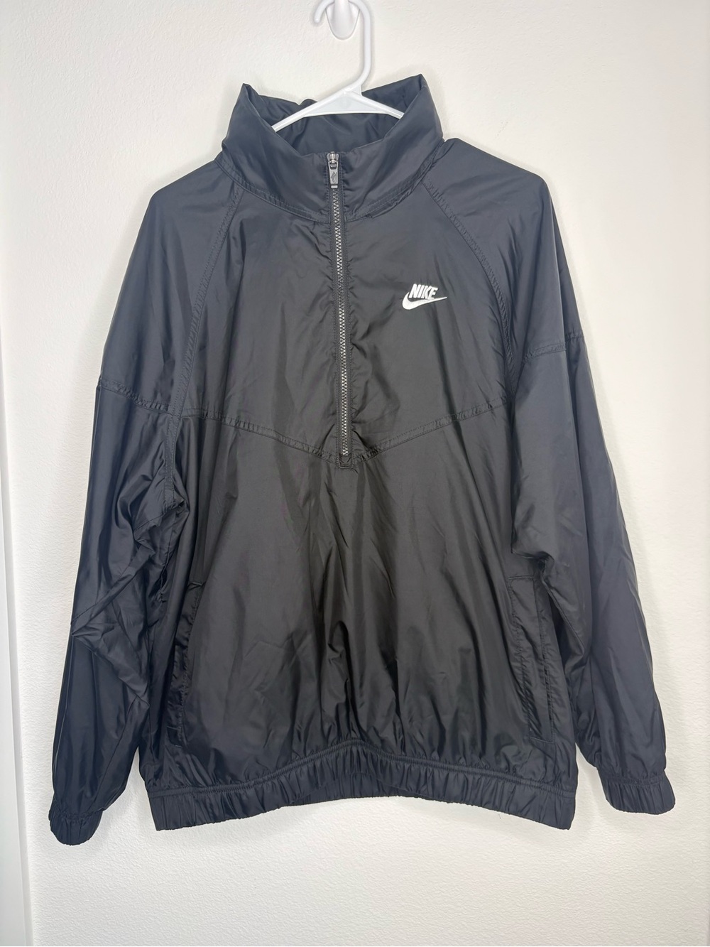 Nike Men’s Black Windbreaker with Packable Hood & Kangaroo Pocket - Picture 2 of 13